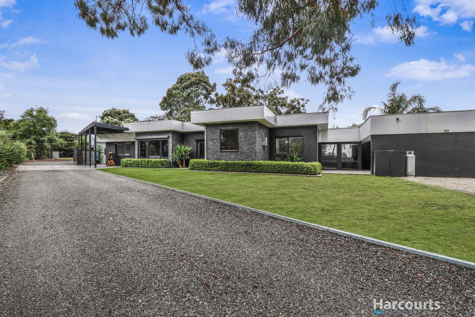 4 bedrooms House in 27A Pinehill Drive PAKENHAM VIC, 3810