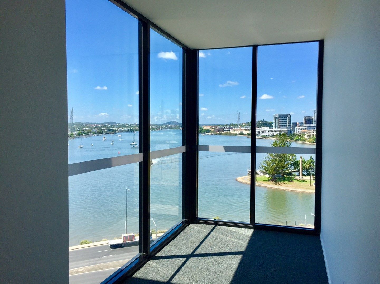 2 bedrooms Apartment / Unit / Flat in 2/8 Hunt Street HAMILTON QLD, 4007