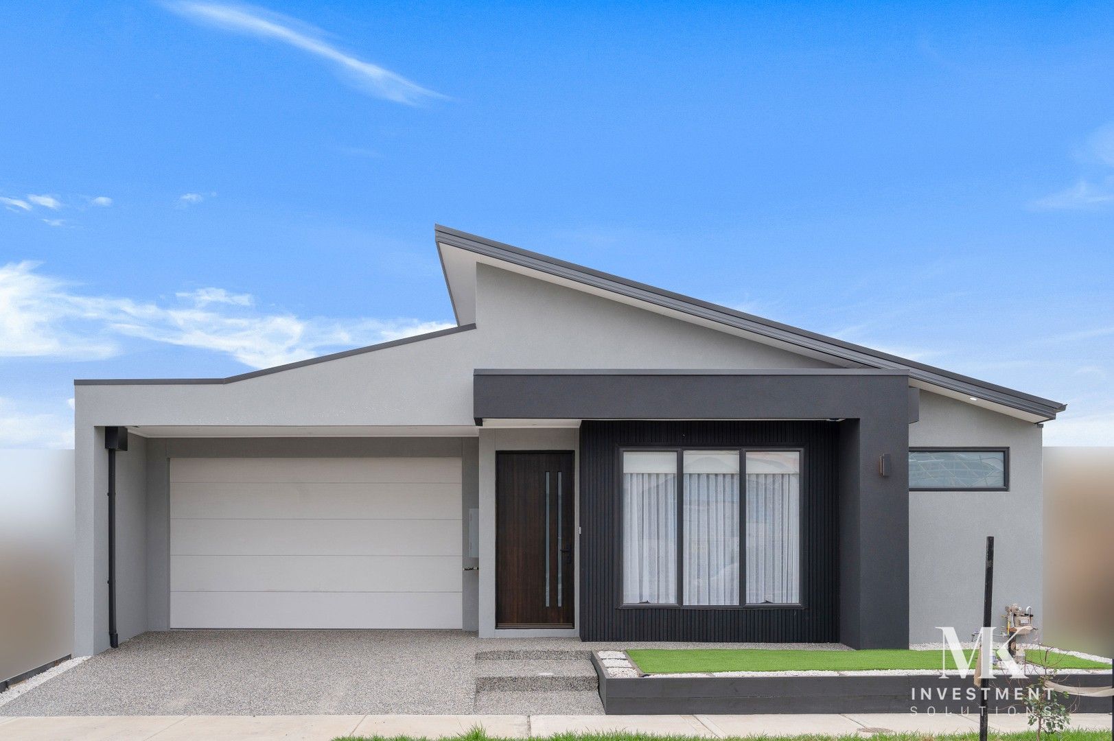 4 bedrooms House in 22 Kooyongkoot Drive MICKLEHAM VIC, 3064