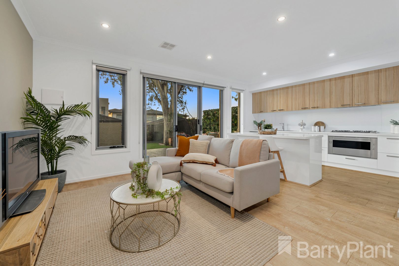 19 Baker Crescent, Heidelberg Heights VIC 3081, Image 2