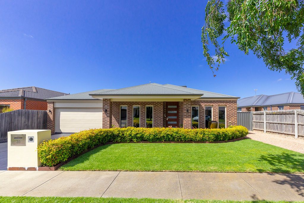 35 GLEBE Drive, Sale VIC 3850, Image 2