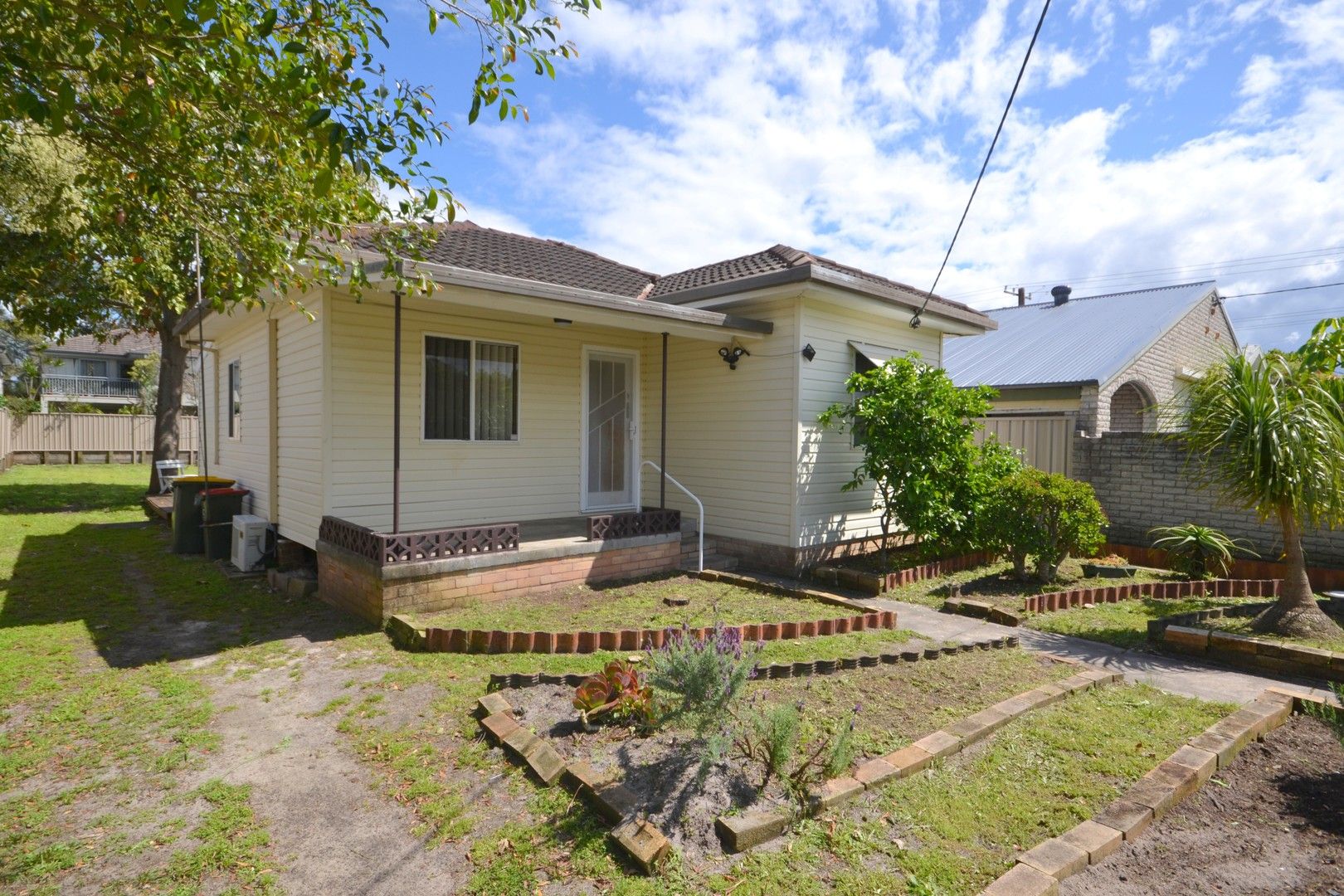 2 bedrooms House in 207 Burge Road WOY WOY NSW, 2256
