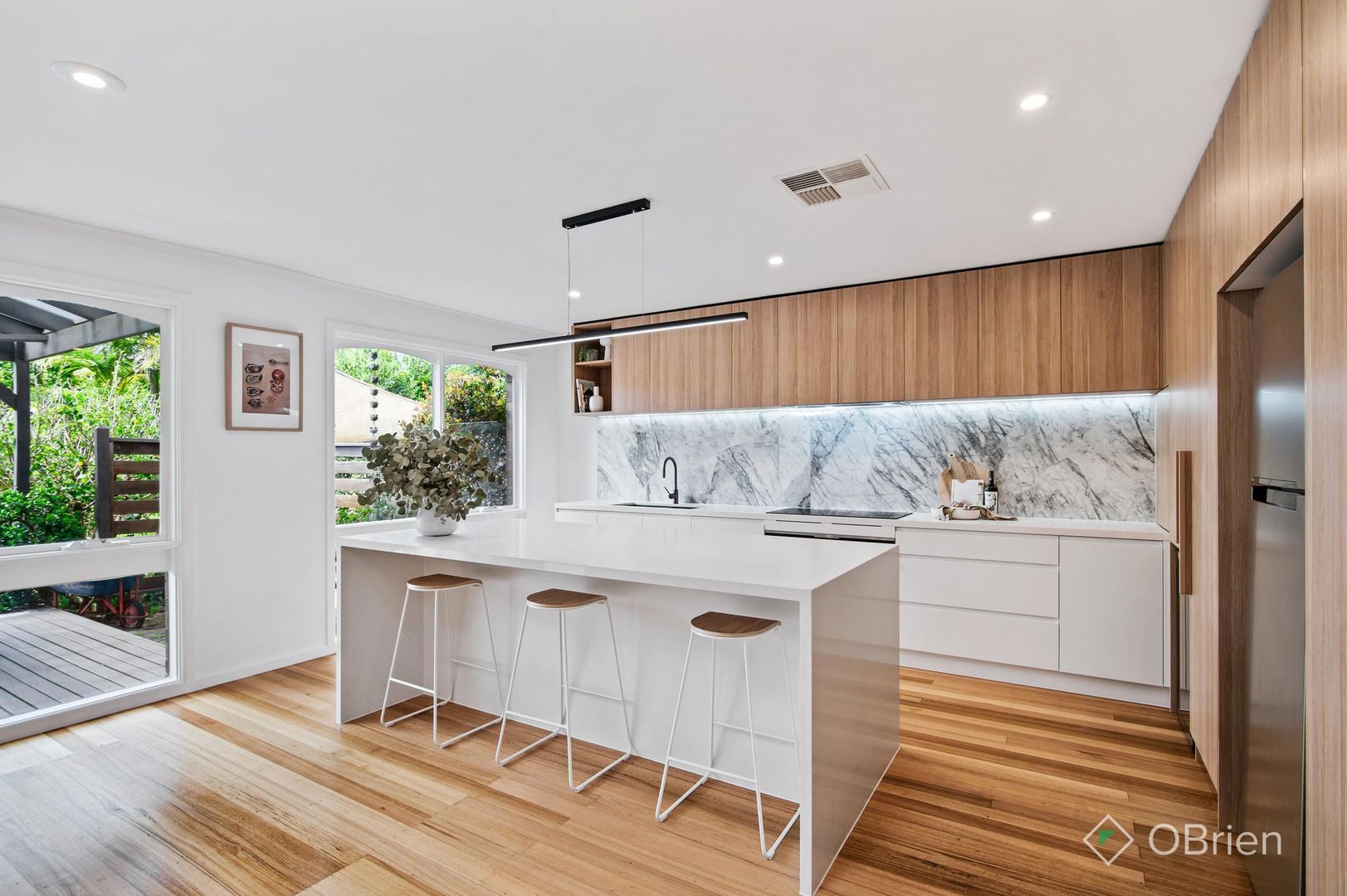 8 Verona Court, Bayswater VIC 3153, Image 2