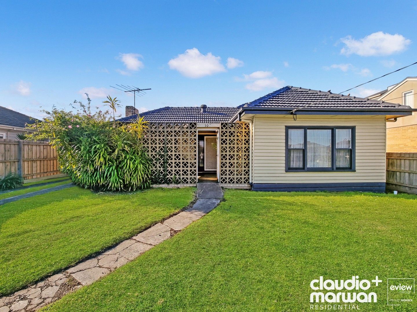 4 bedrooms House in 10 Stella Street GLENROY VIC, 3046