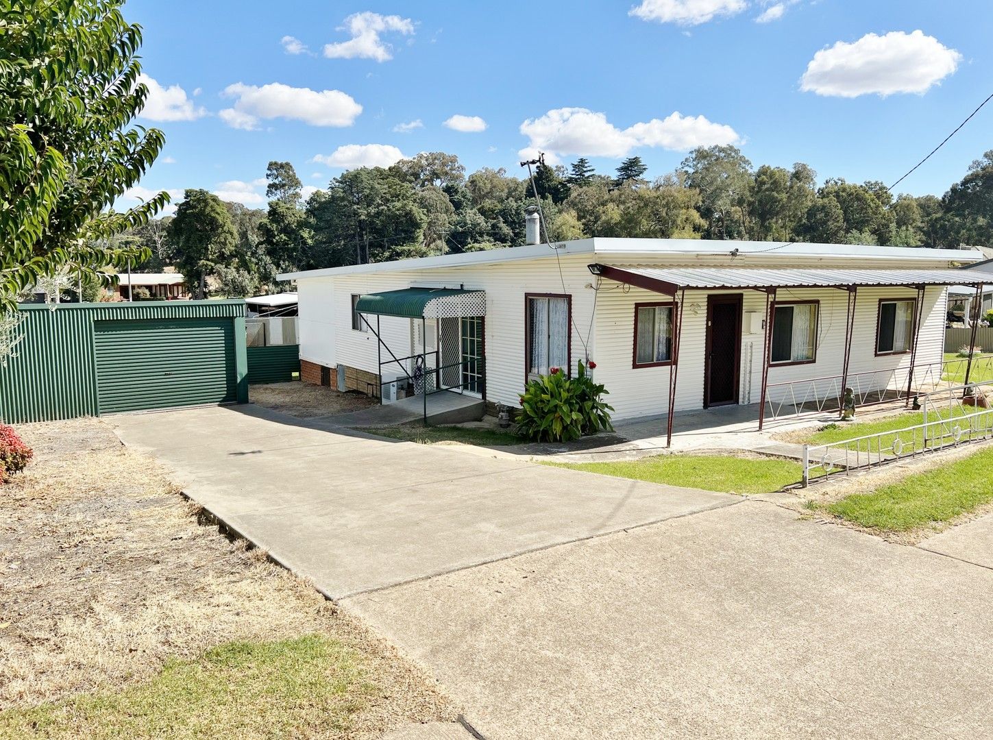 2 Blackett Avenue, Young NSW 2594, Image 0