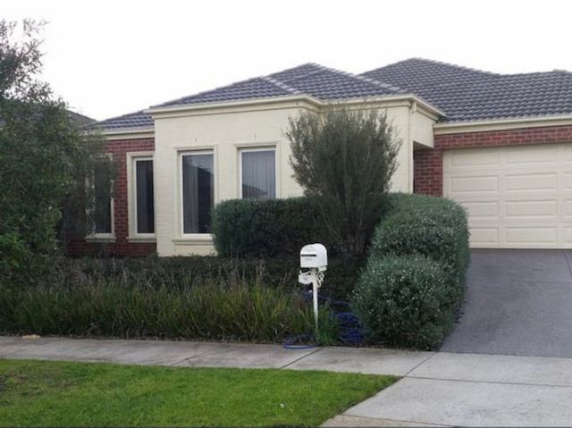 4 bedrooms House in 14 Marbelia Drive BERWICK VIC, 3806