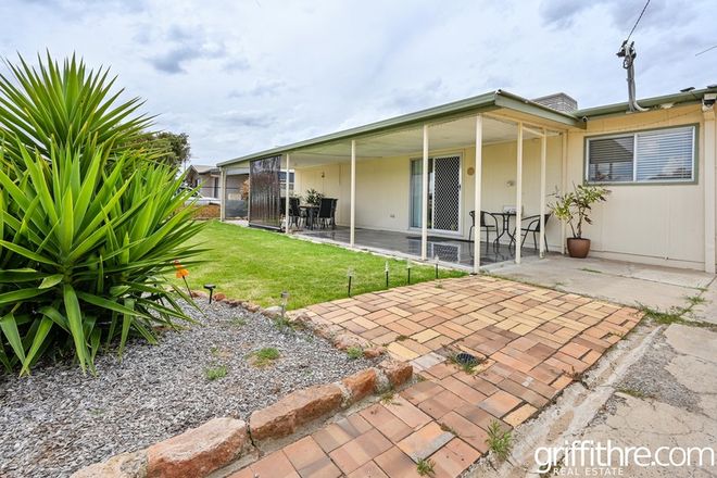 Picture of 28 Brooks Crescent, DARLINGTON POINT NSW 2706