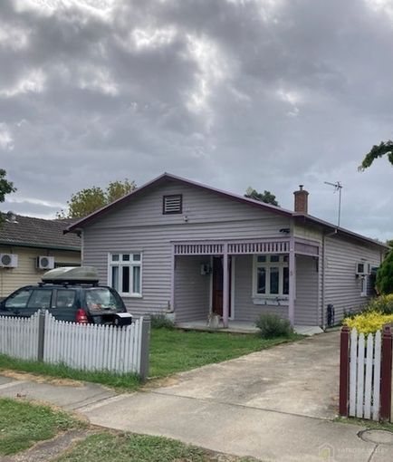 4 bedrooms House in 8 Albert Street ROSEDALE VIC, 3847