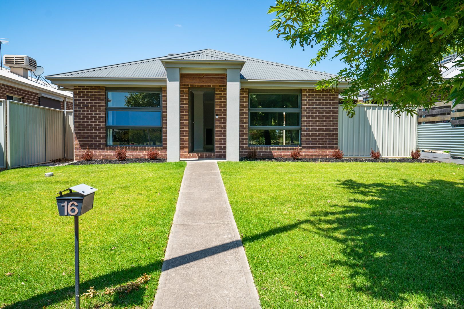 16 Oakmont Circuit, West Wodonga Property History & Address Research
