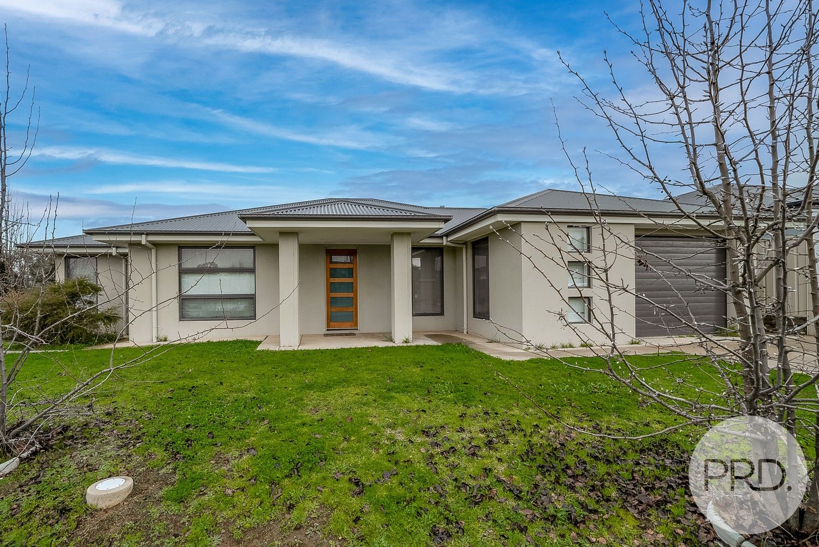 3 bedrooms Villa in 2/12 Paradise Drive GOBBAGOMBALIN NSW, 2650