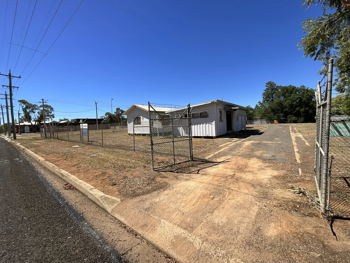 Additional image 7 of 48 - 50 Molesworth Street, Hillston NSW 2675
