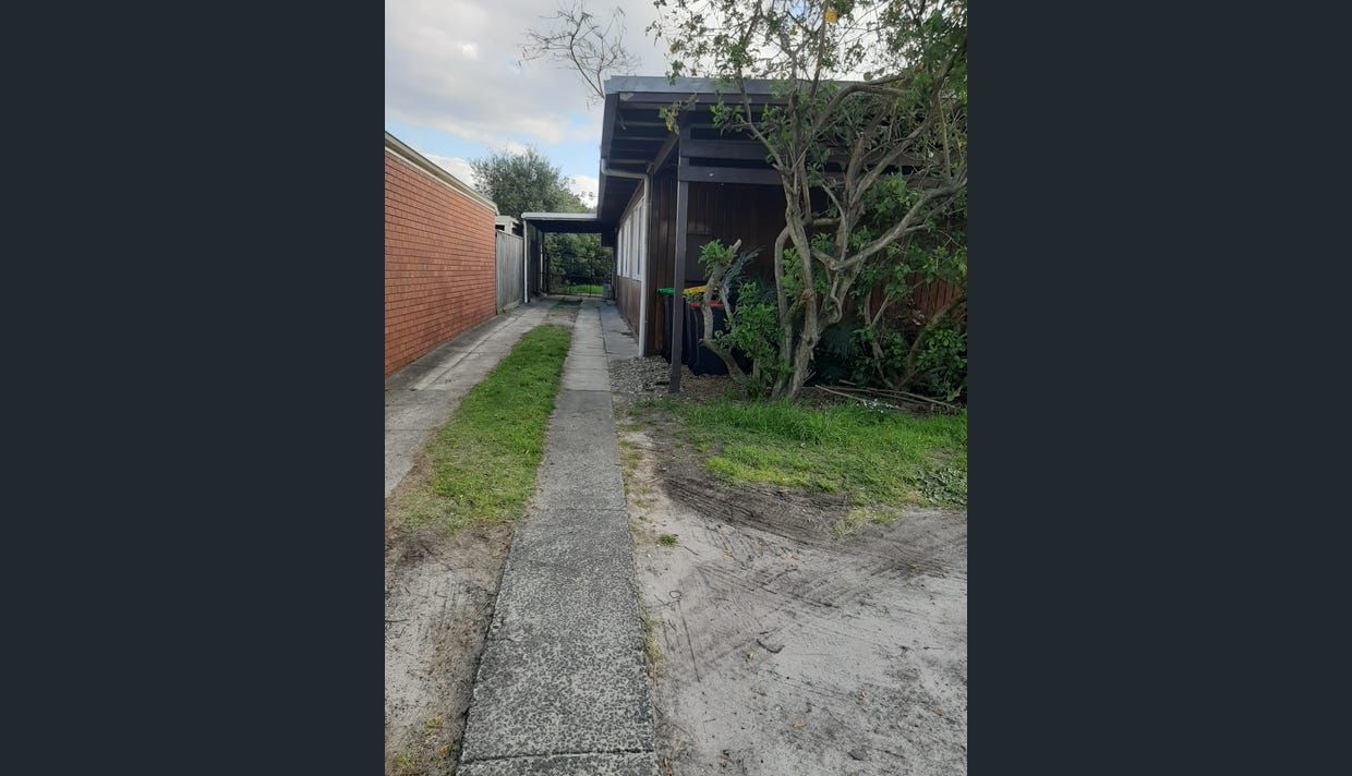 5 bedrooms House in 52 Lower Dandenong Road PARKDALE VIC, 3195