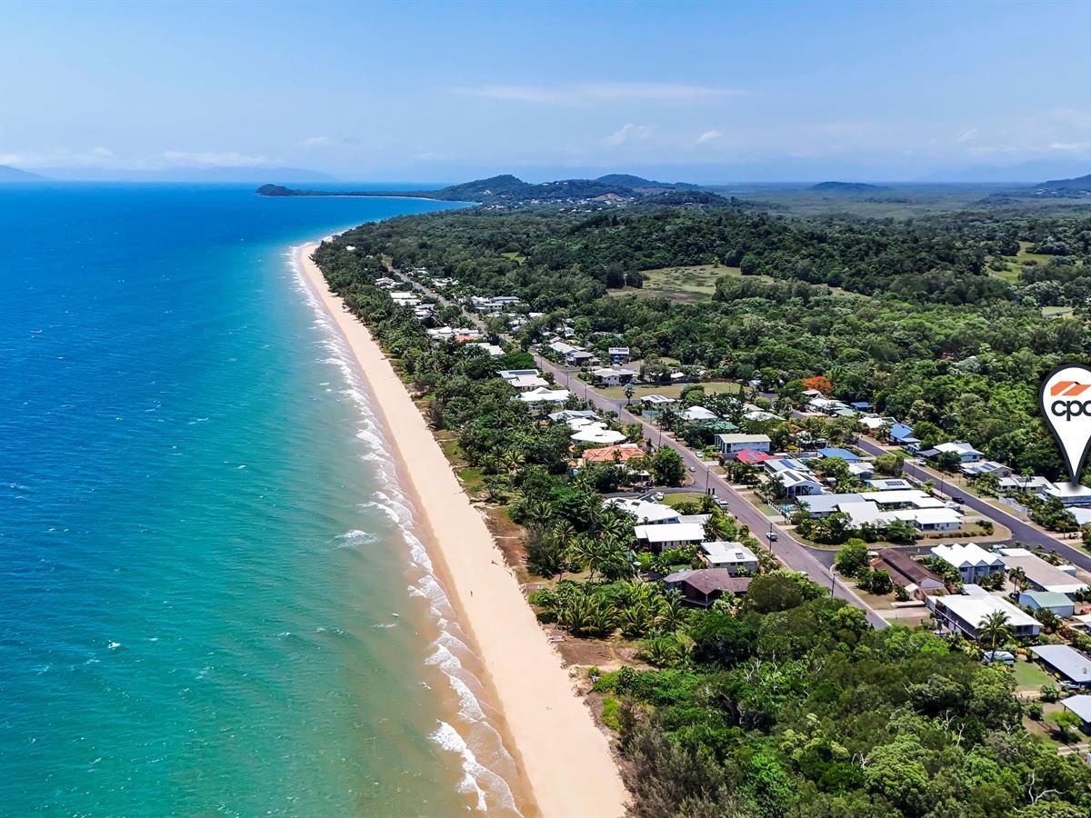 4 bedrooms House in 19 Holland Street WONGALING BEACH QLD, 4852