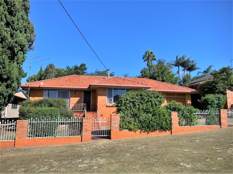 3 bedrooms House in 8 Hunter Street CENTENARY HEIGHTS QLD, 4350