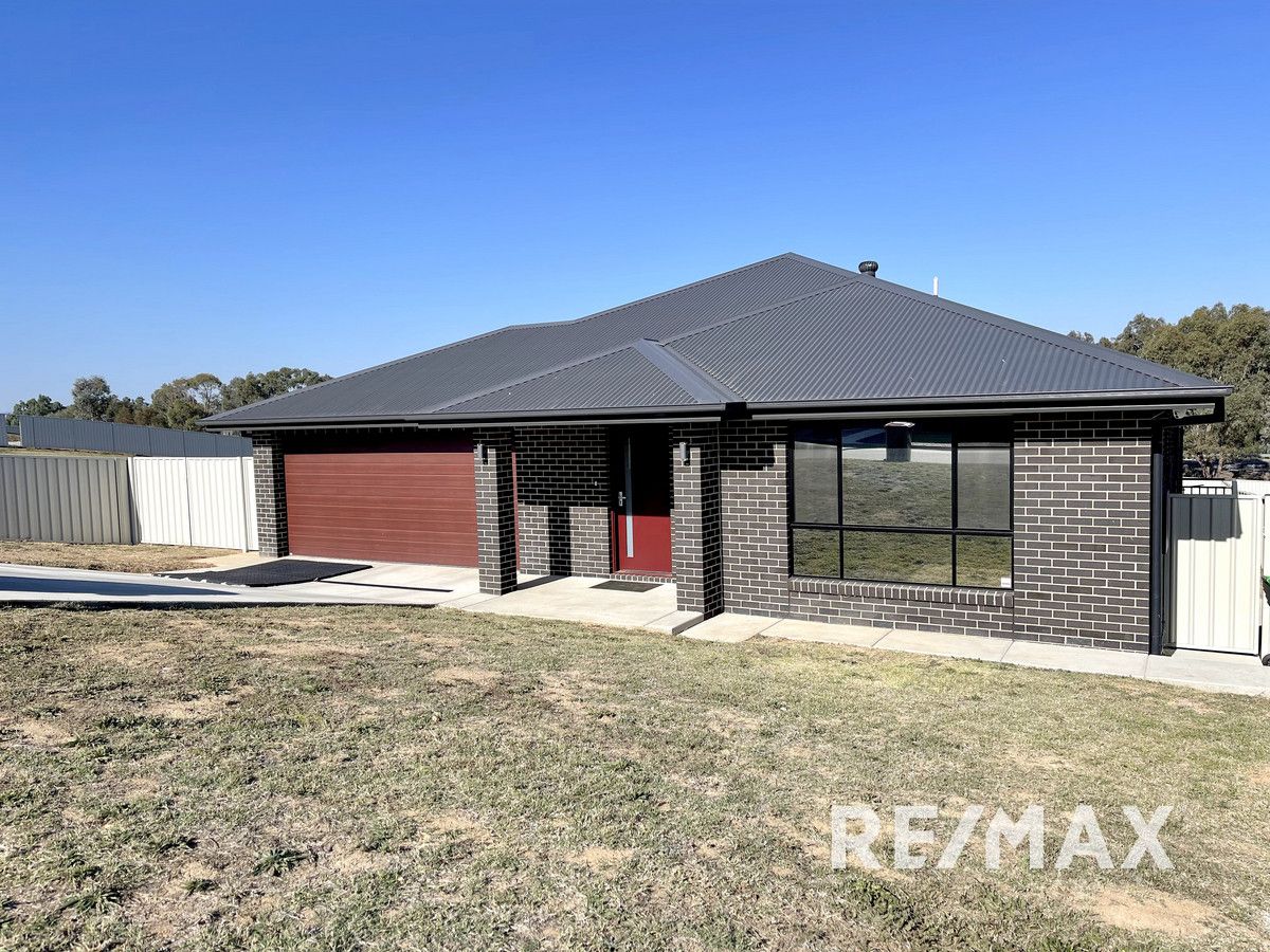 4 bedrooms House in 15 Sunvale Crescent ESTELLA NSW, 2650