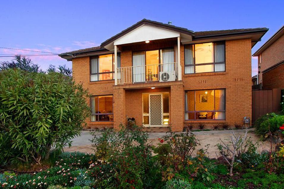 5 bedrooms House in 11 Kittyhawk Street AIRPORT WEST VIC, 3042
