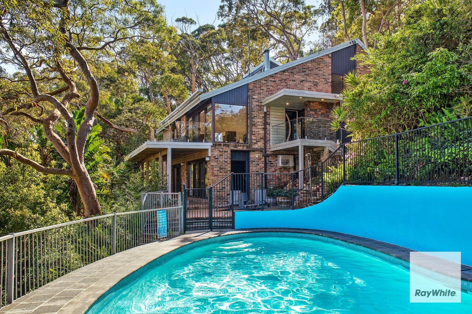 5 bedrooms House in 10 Calypso Place YOWIE BAY NSW, 2228