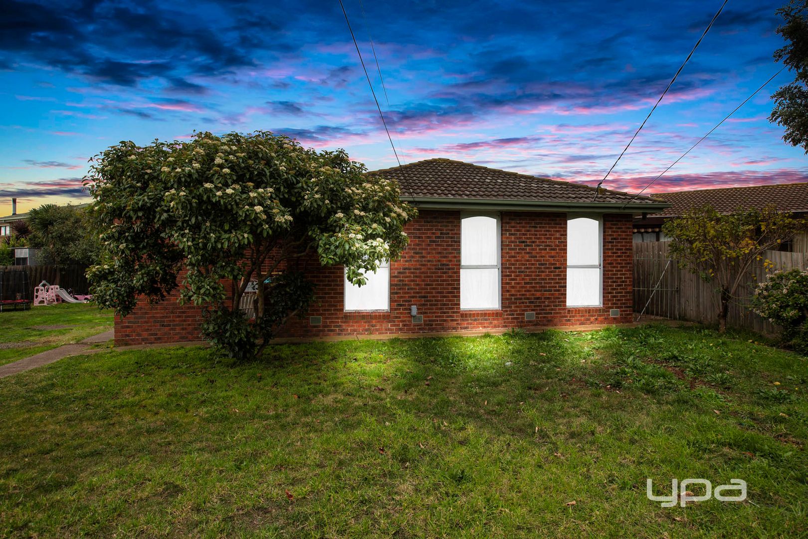 3 bedrooms House in 16 Meadowbank Court KINGS PARK VIC, 3021