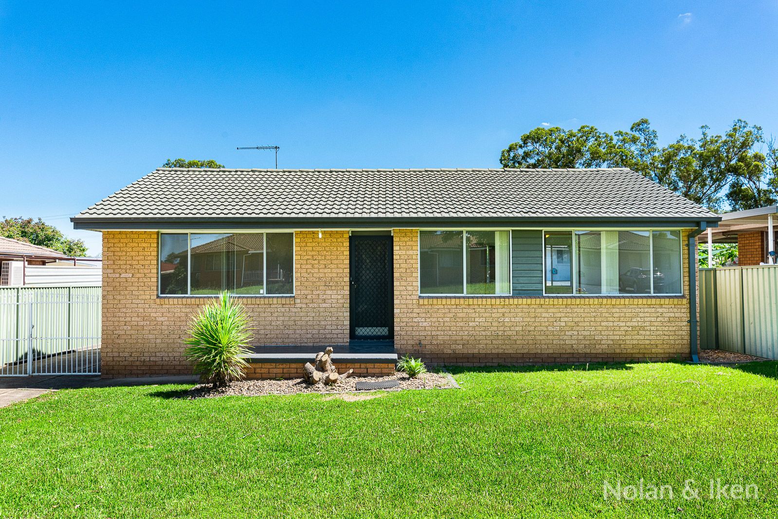 3 bedrooms House in 43 Kenneth Crescent DEAN PARK NSW, 2761