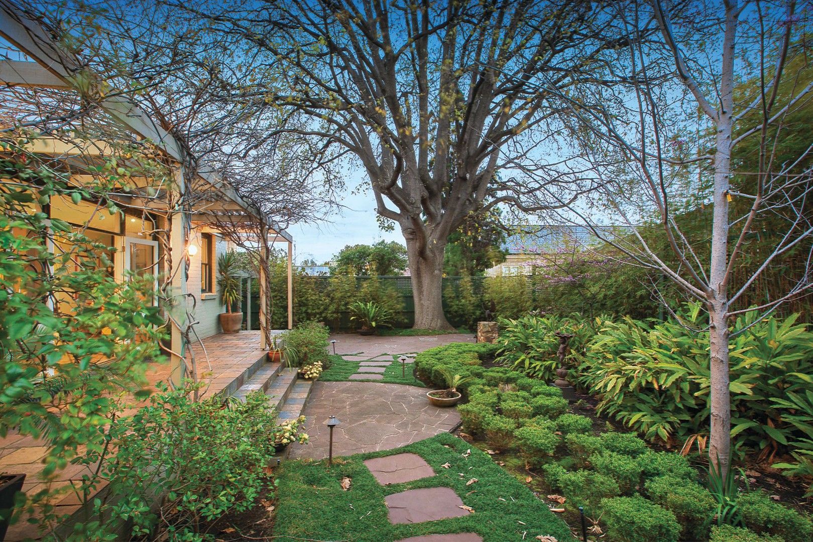 4 bedrooms House in 2 Leighton Court TOORAK VIC, 3142