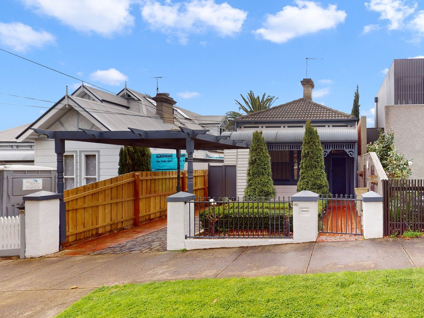 3 bedrooms House in 42 St Leonards Road ASCOT VALE VIC, 3032