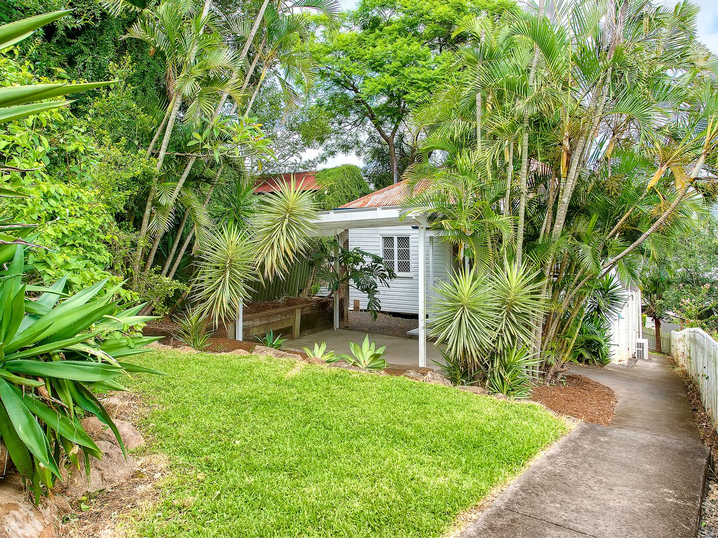 6 Bonvale Lane, St Lucia QLD 4067, Image 2