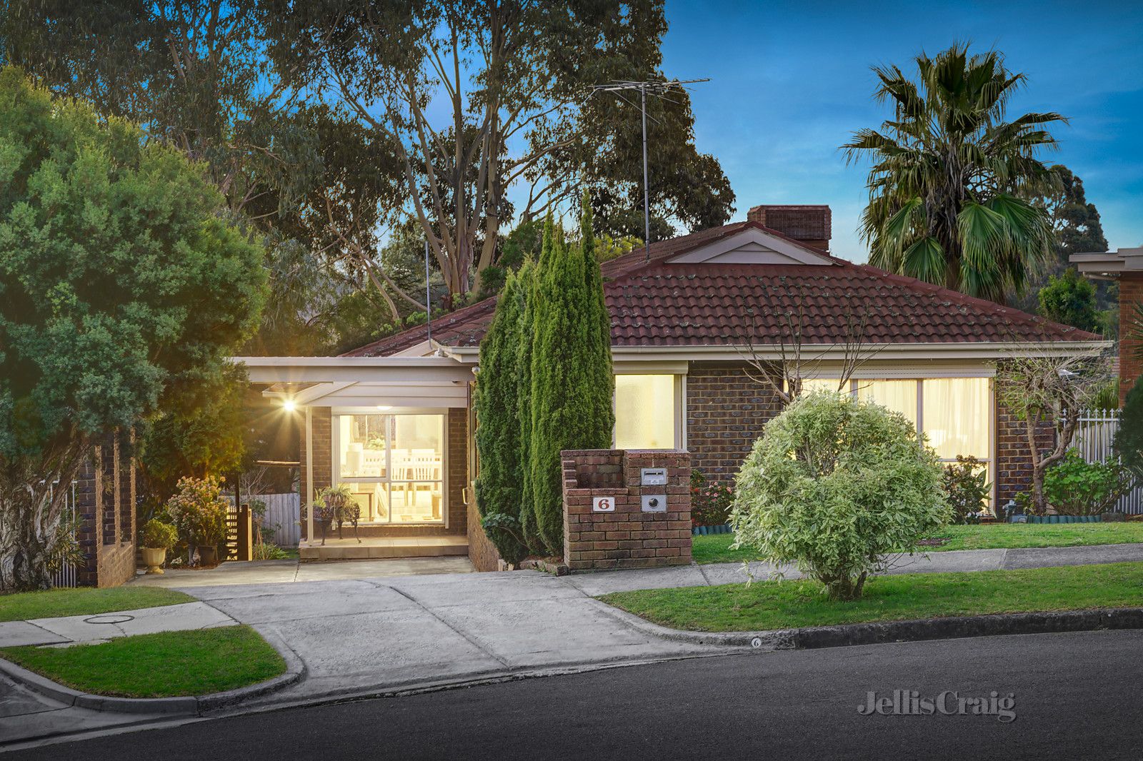 6 Drewe Close, Donvale VIC 3111, Image 0