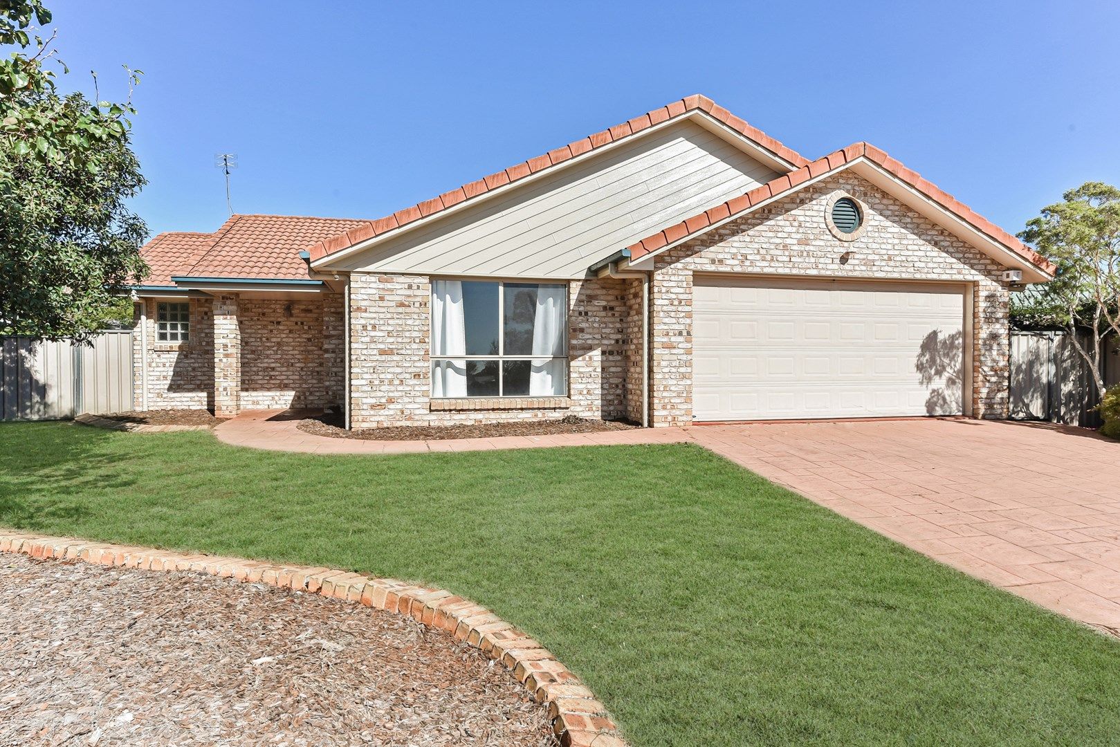 4 bedrooms House in 22 Gerbera Ct MIDDLE RIDGE QLD, 4350