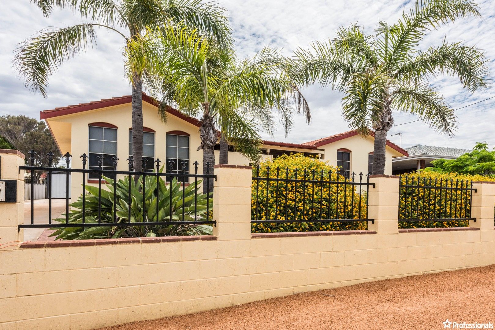3 bedrooms House in 33 Ackland Road MOUNT TARCOOLA WA, 6530