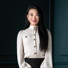 Sophia Dong, Sales representative