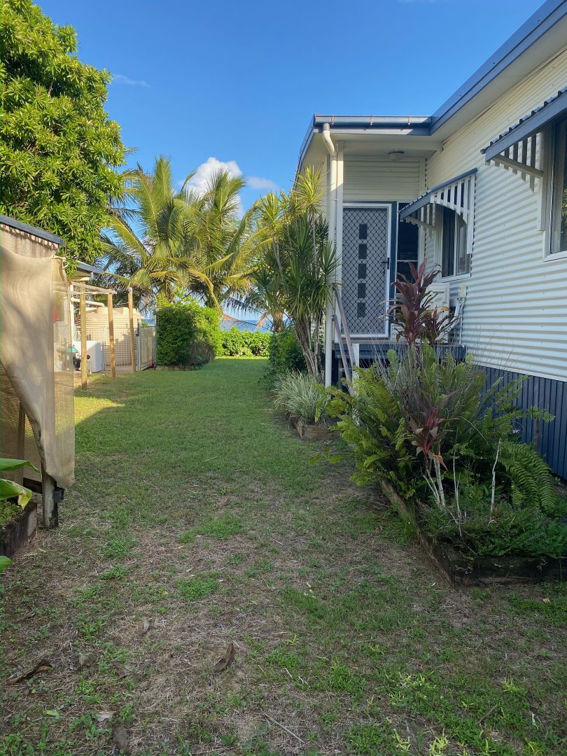 16 Luff St, Hull Heads QLD 4854, Image 1