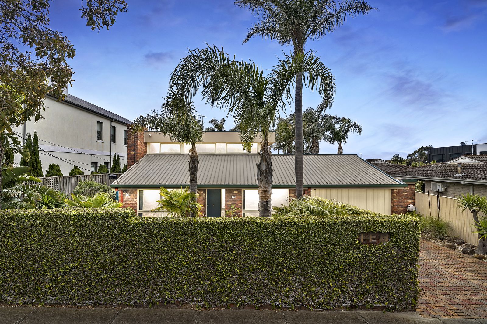 4 bedrooms House in 10 Bayview Crescent BLACK ROCK VIC, 3193