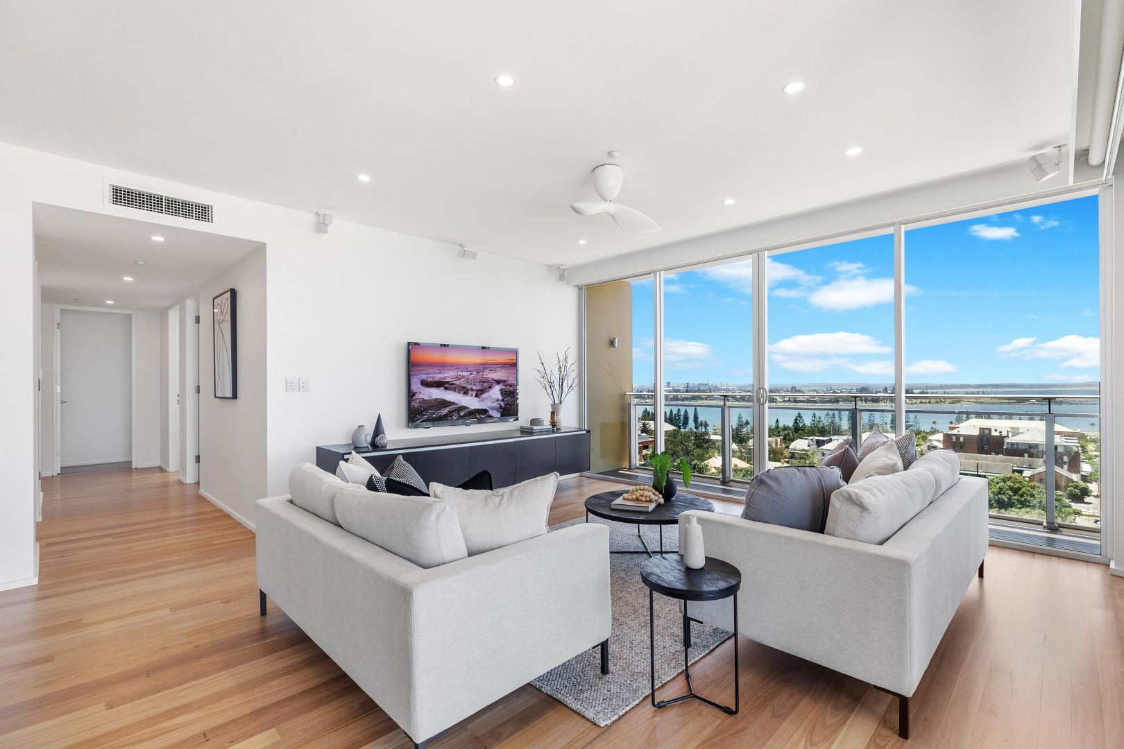 901/61 Shortland Esplanade, Newcastle NSW 2300, Image 2