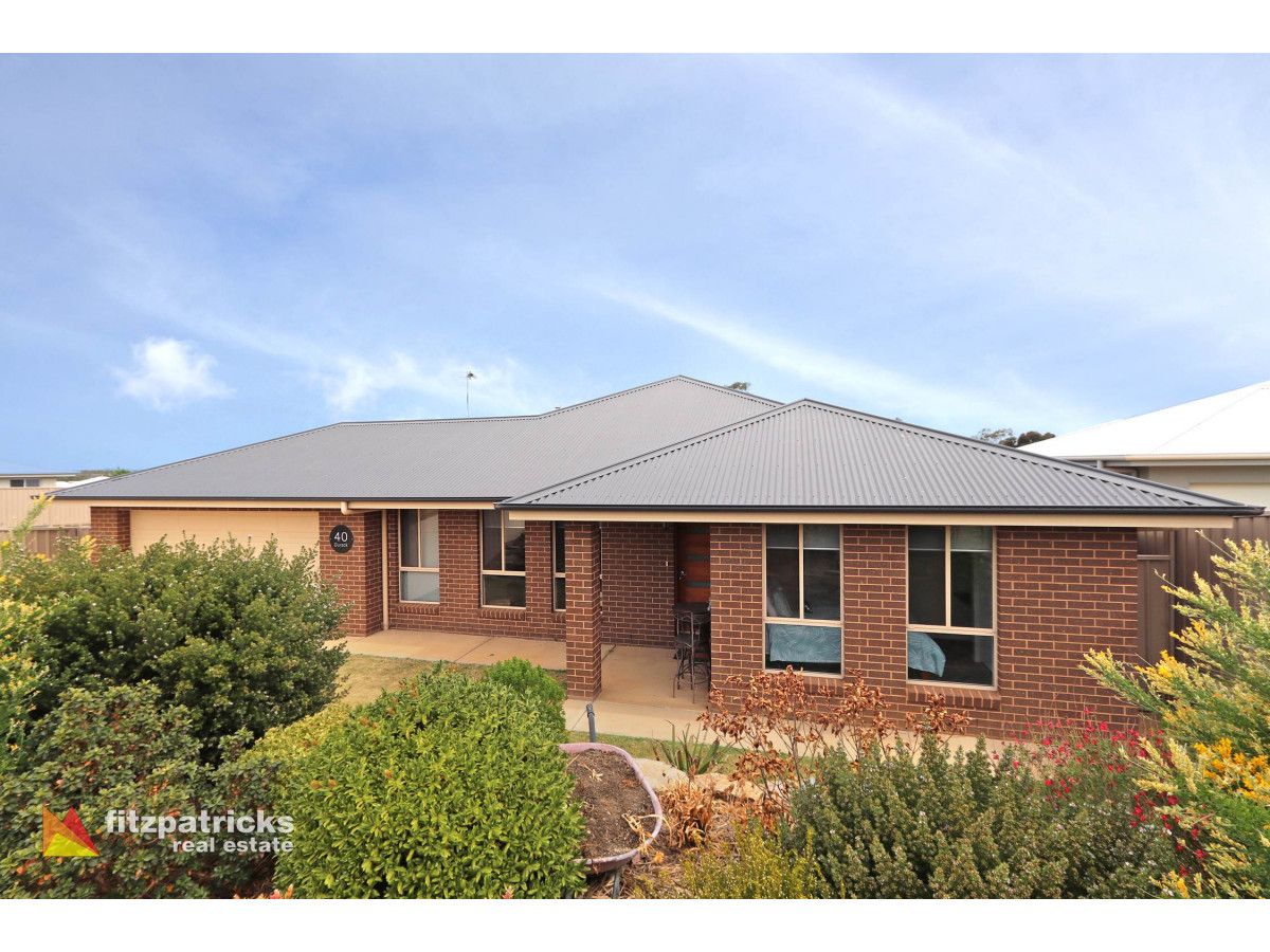 3 bedrooms House in 40 Durack Circuit BOOROOMA NSW, 2650