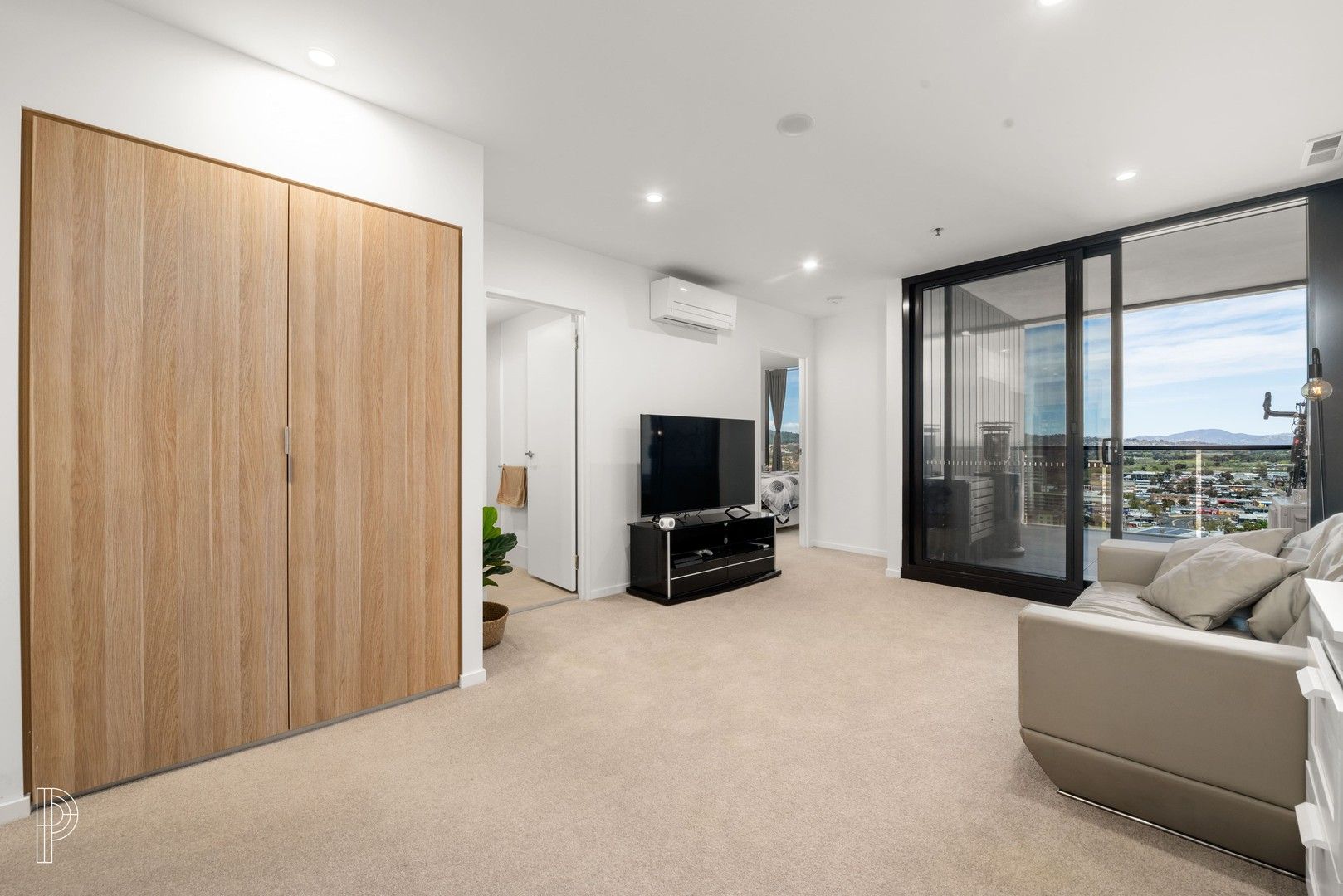 2 bedrooms Apartment / Unit / Flat in 2203/15 Bowes Street PHILLIP ACT, 2606