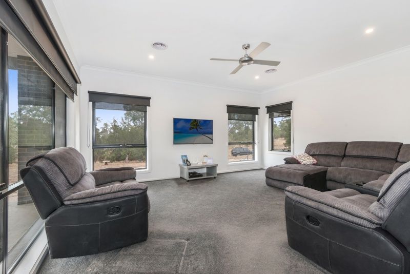 33 Hamilton Way, Lockwood South VIC 3551, Image 2