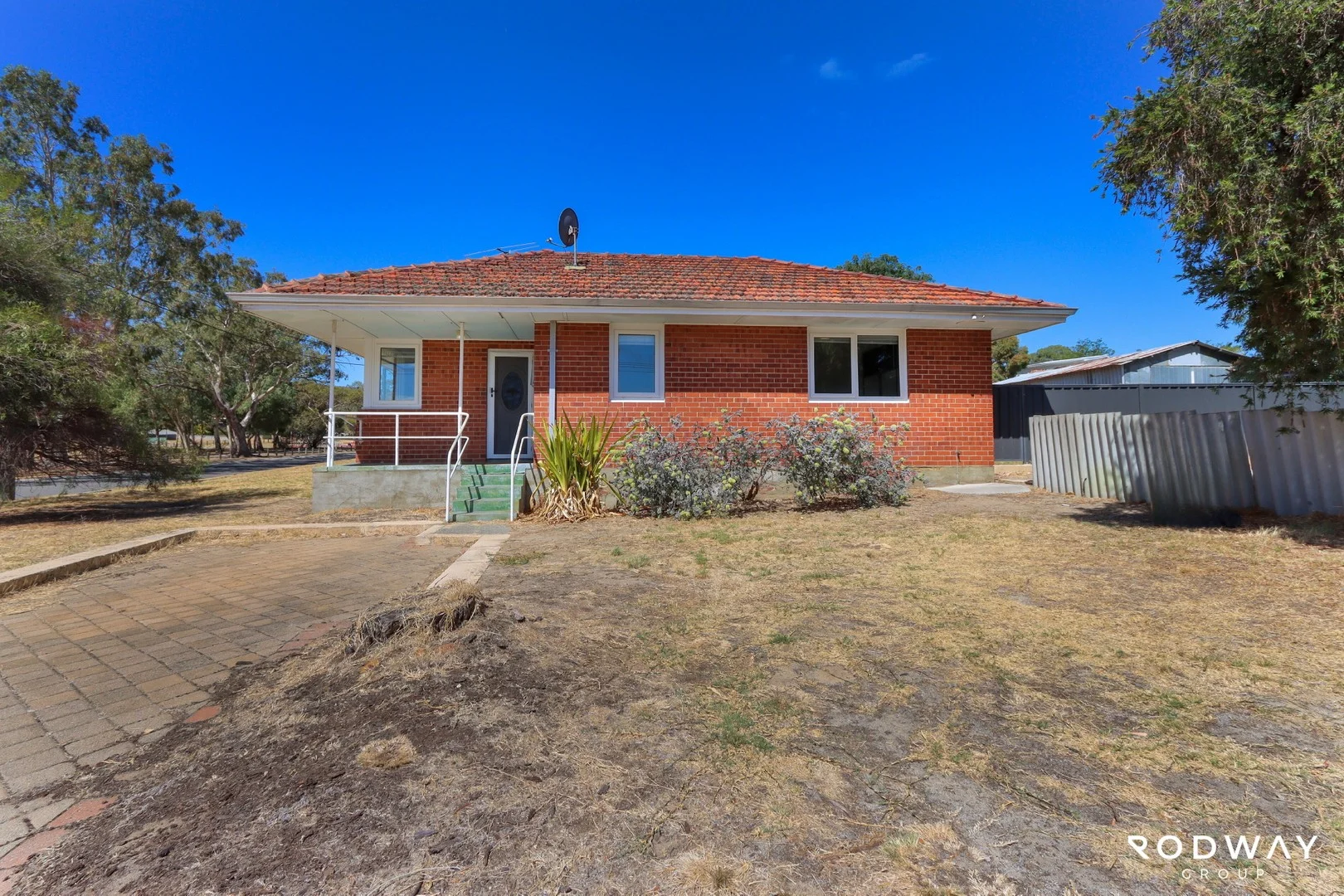 12 Wagoora Way, Koongamia WA 6056