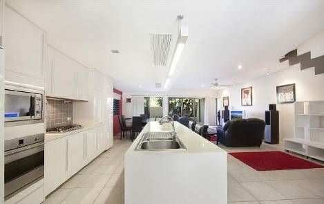 3 bedrooms Apartment / Unit / Flat in 1/30-32 Gregory Street NORTH WARD QLD, 4810