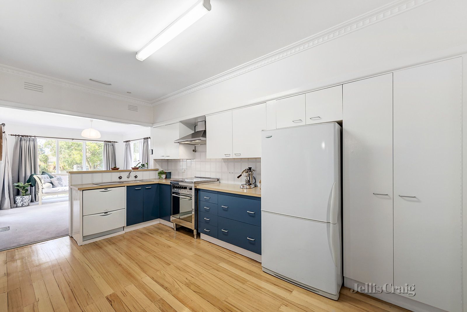 49 Surrey Road, Blackburn North VIC 3130, Image 2