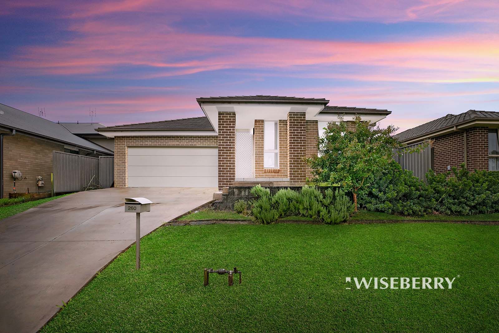 4 bedrooms House in 260 Warnervale Road HAMLYN TERRACE NSW, 2259