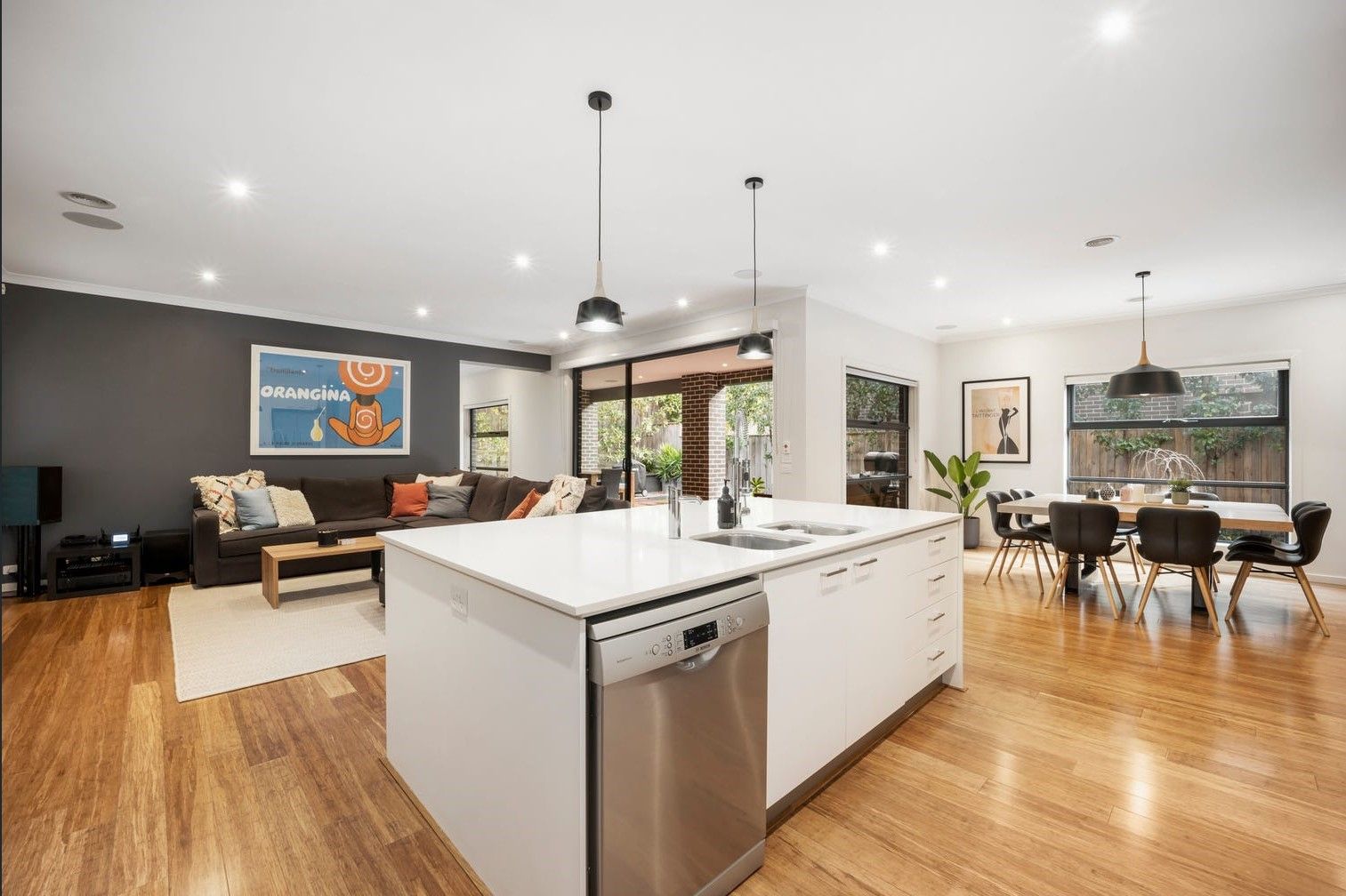 4 bedrooms Apartment / Unit / Flat in 14 Vineyard Road WANTIRNA SOUTH VIC, 3152