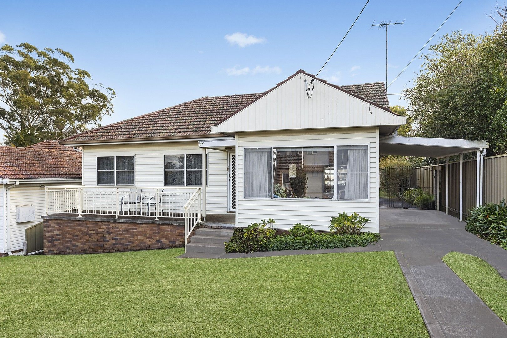 3 bedrooms House in 1 Biargar Avenue MIRANDA NSW, 2228