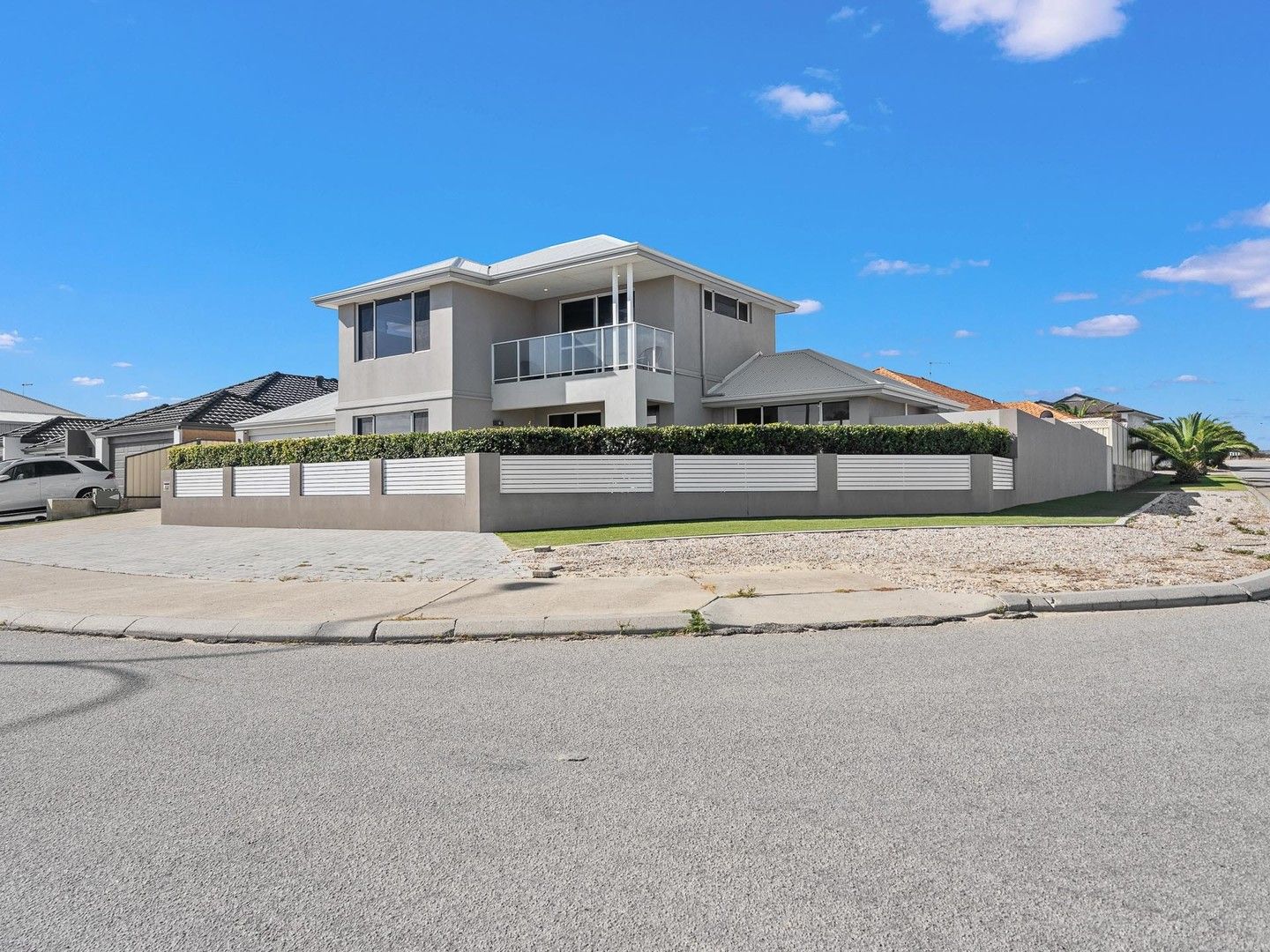4 bedrooms House in 196 Lagoon Drive YANCHEP WA, 6035
