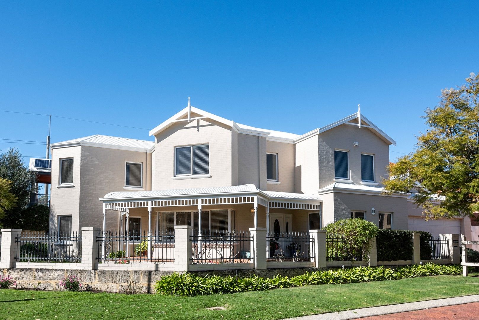 3 bedrooms House in 4 Biara Gardens MOUNT CLAREMONT WA, 6010