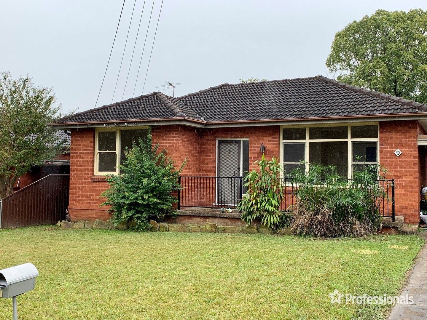 2 bedrooms House in 9 Macleay Avenue ST MARYS NSW, 2760