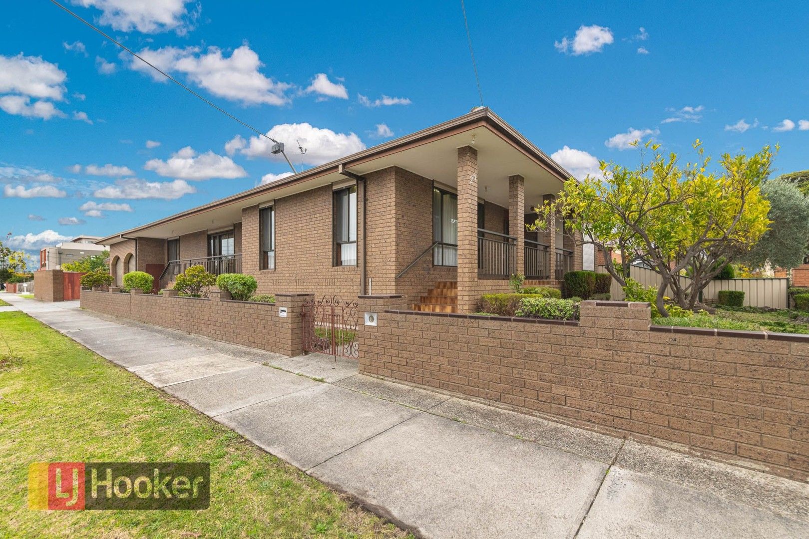4 bedrooms House in 26 Balmoral Avenue SPRINGVALE VIC, 3171