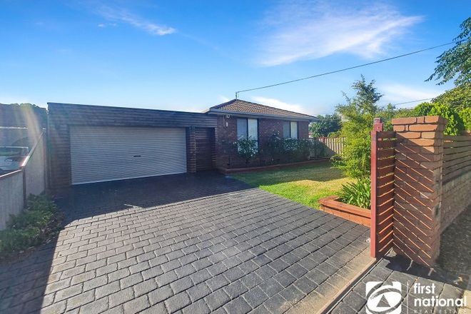 Picture of 2 Balnarring Drive, KINGS PARK VIC 3021