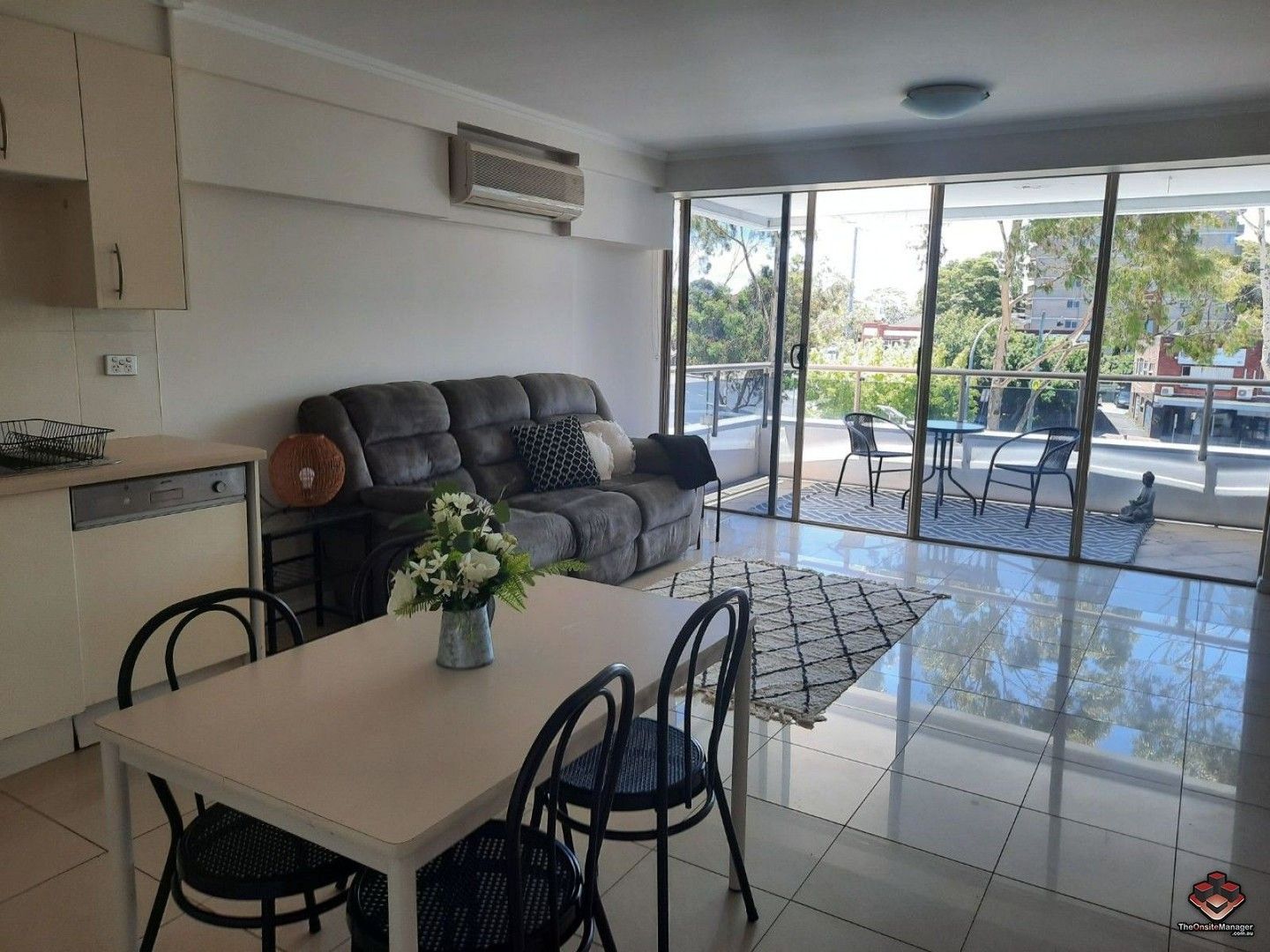 2 bedrooms Apartment / Unit / Flat in  CARINGBAH NSW, 2229