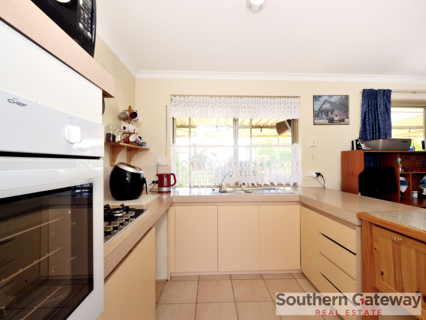 7 Labyrinth Street, Waikiki WA 6169, Image 2