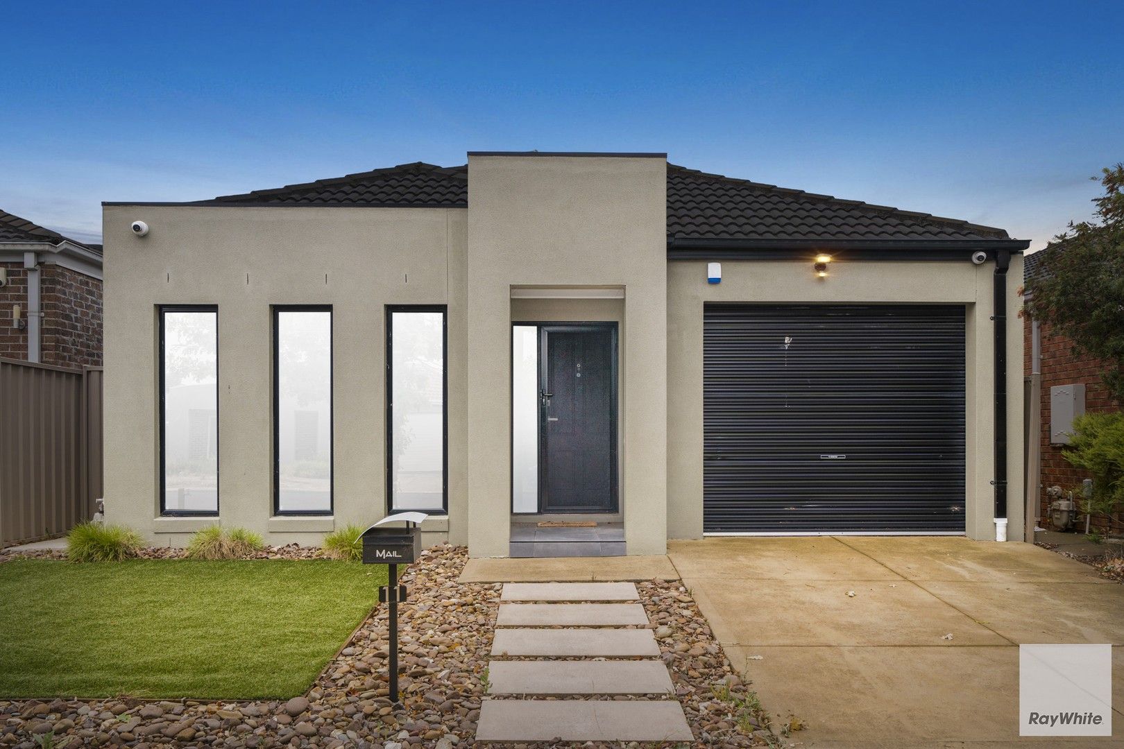 4 bedrooms House in 11 Gisborne Way CAROLINE SPRINGS VIC, 3023